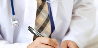 Le macchie della pelle: l’importanza della cura cosmetica prescrizione_medica_fotolia_28472474_s_0