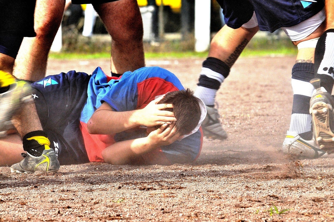 Lesioni fisiche al pene, come lesioni subite negli sport di contatto, possono causare parafimosi.