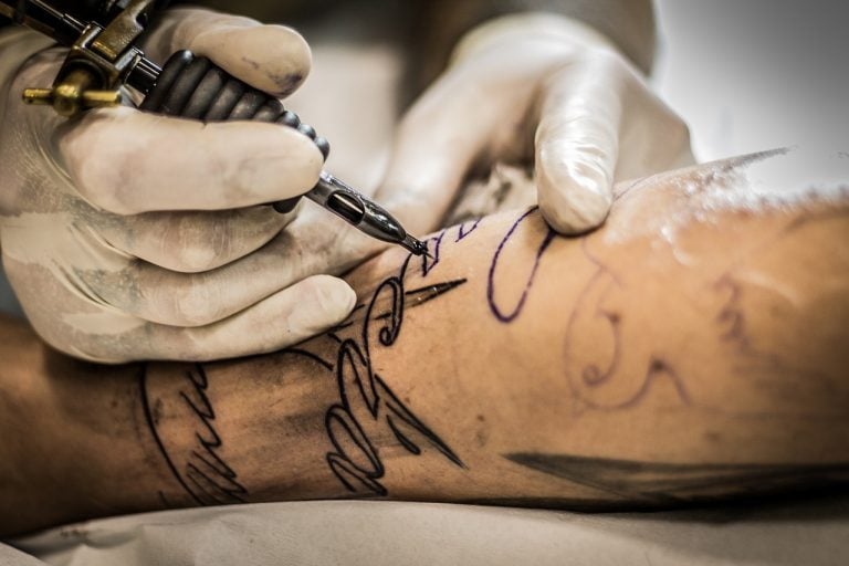 Come capire se un tatuaggio è infetto