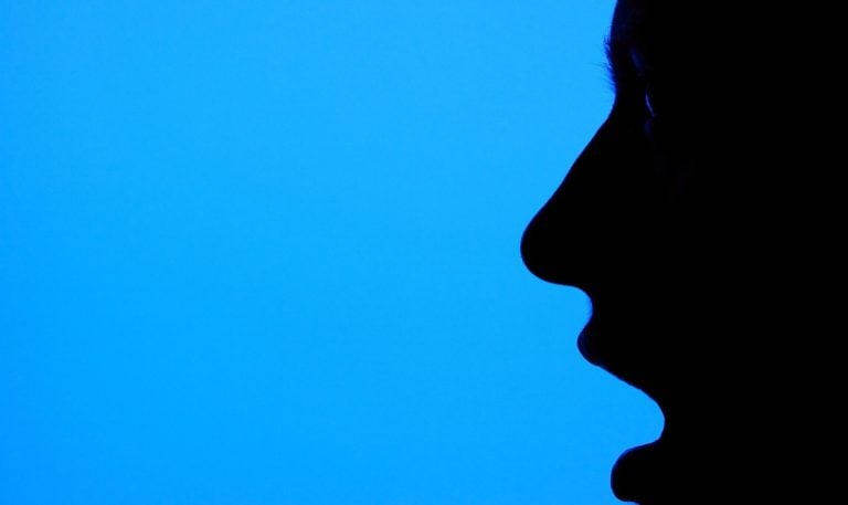 Leucoplachia: cause, sintomi e diagnosi