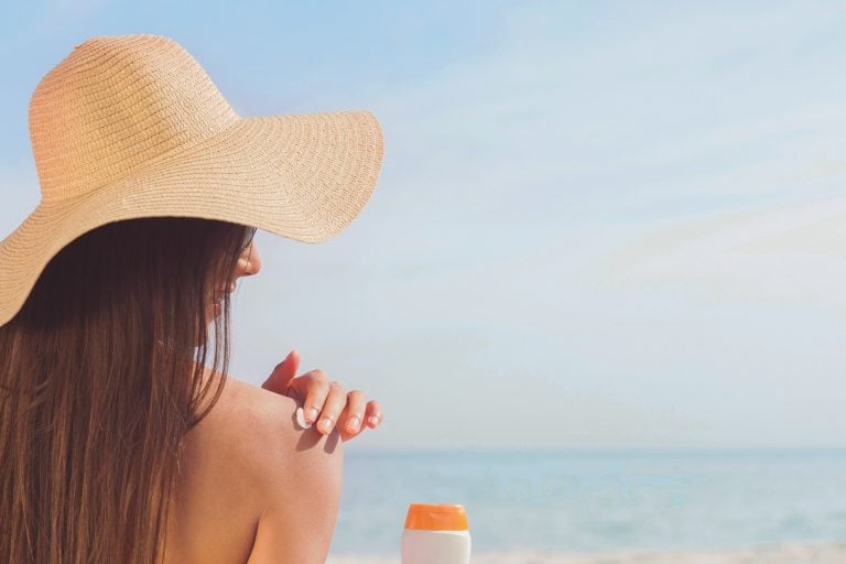 Crema solare e Vitamina D: è veramente necessario scegliere tra avere le ossa forti o avere il melanoma?