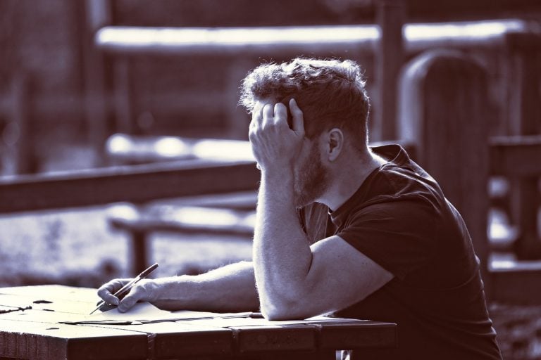 Formicolio alla testa: scopriamo le cause