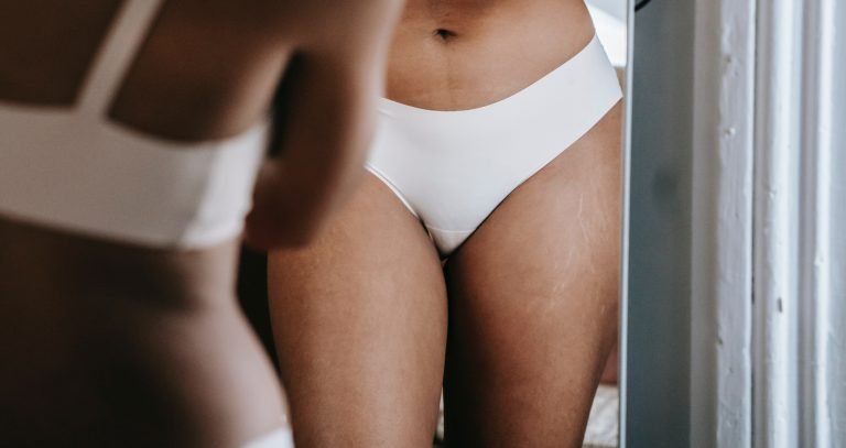 Pelle secca e squamosa nell’area pubica: scopriamo le cause!