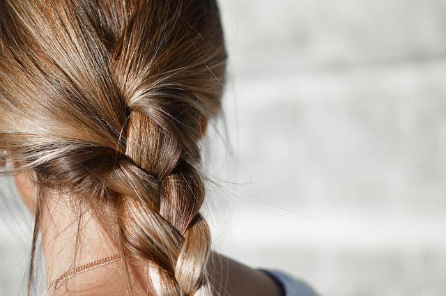 10 consigli per gestire i capelli spessi e grossi